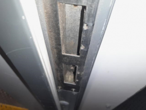 No intumescent pads fitted under the lock or latch on a fire door